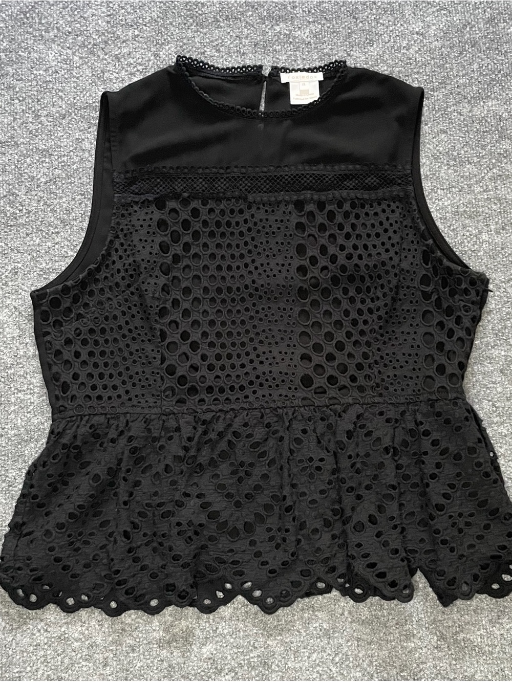 Women’s Black Solid Lace Peplum Round Neck Sleeveless Blouse XL